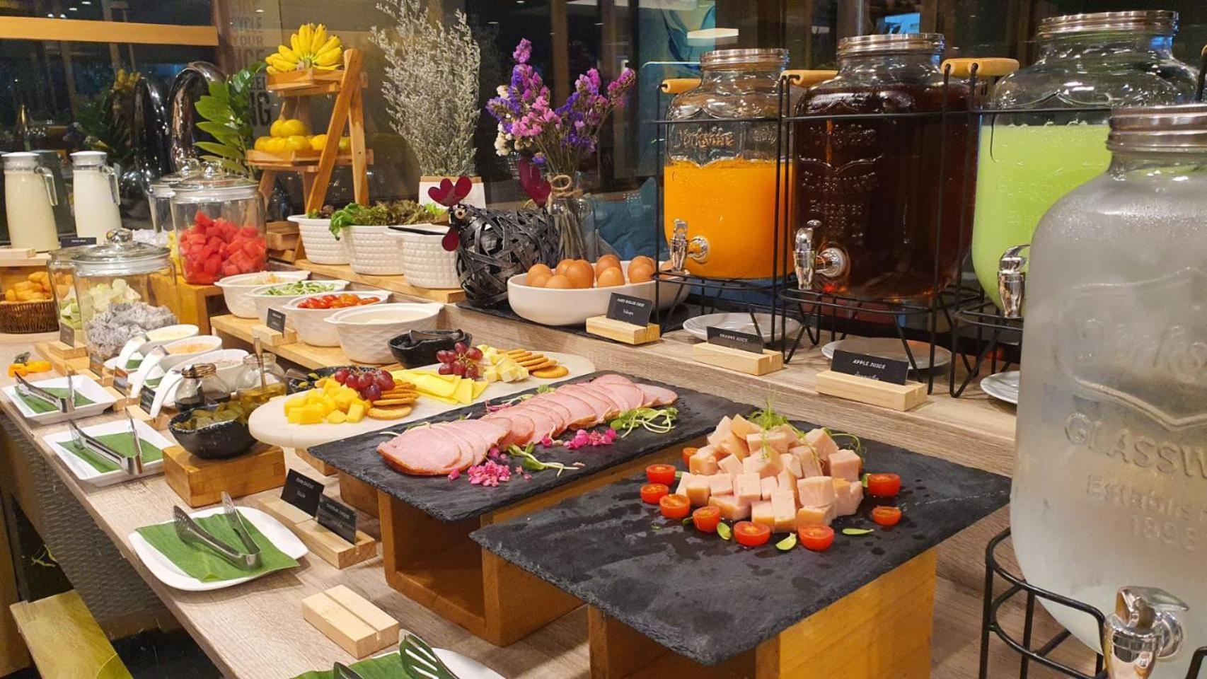 The Rock Hua Hin Beachfront Spa Resort Экстерьер фото