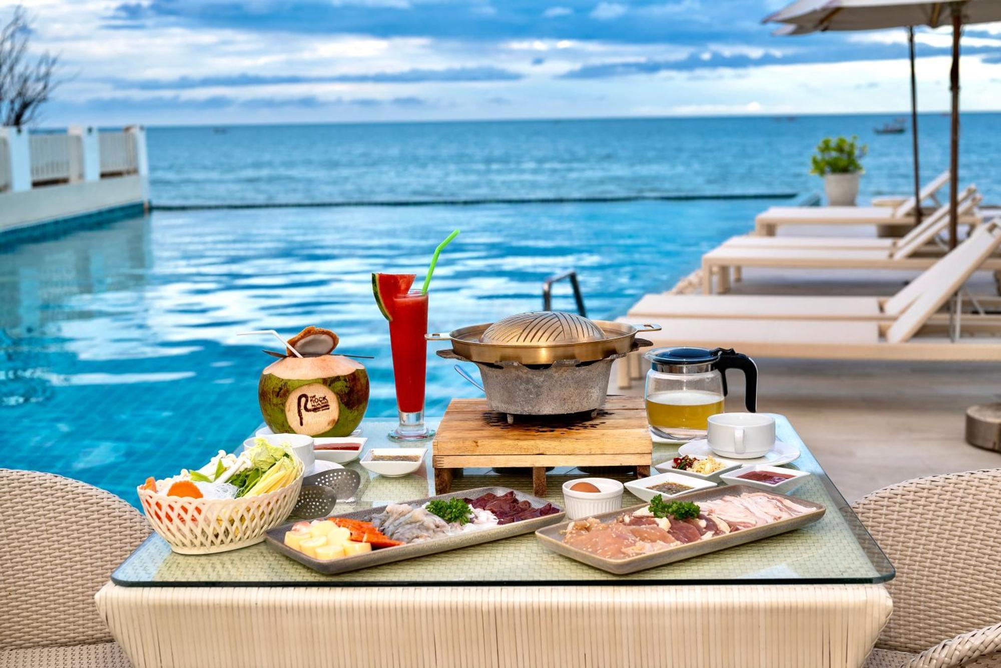 The Rock Hua Hin Beachfront Spa Resort Экстерьер фото